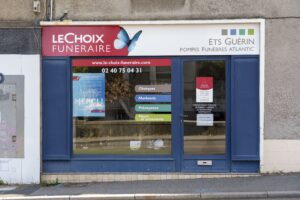 devanture magasin funeraire guerin